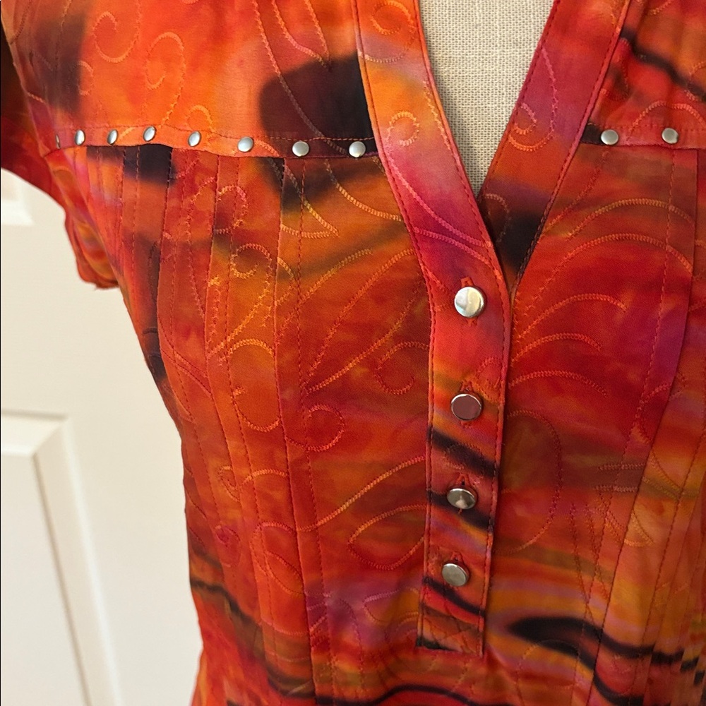 NWOT Cocomo Beautiful Multi-color Blouse Embellished w/Gold Studs & Buttons - M - Picture 14 of 17